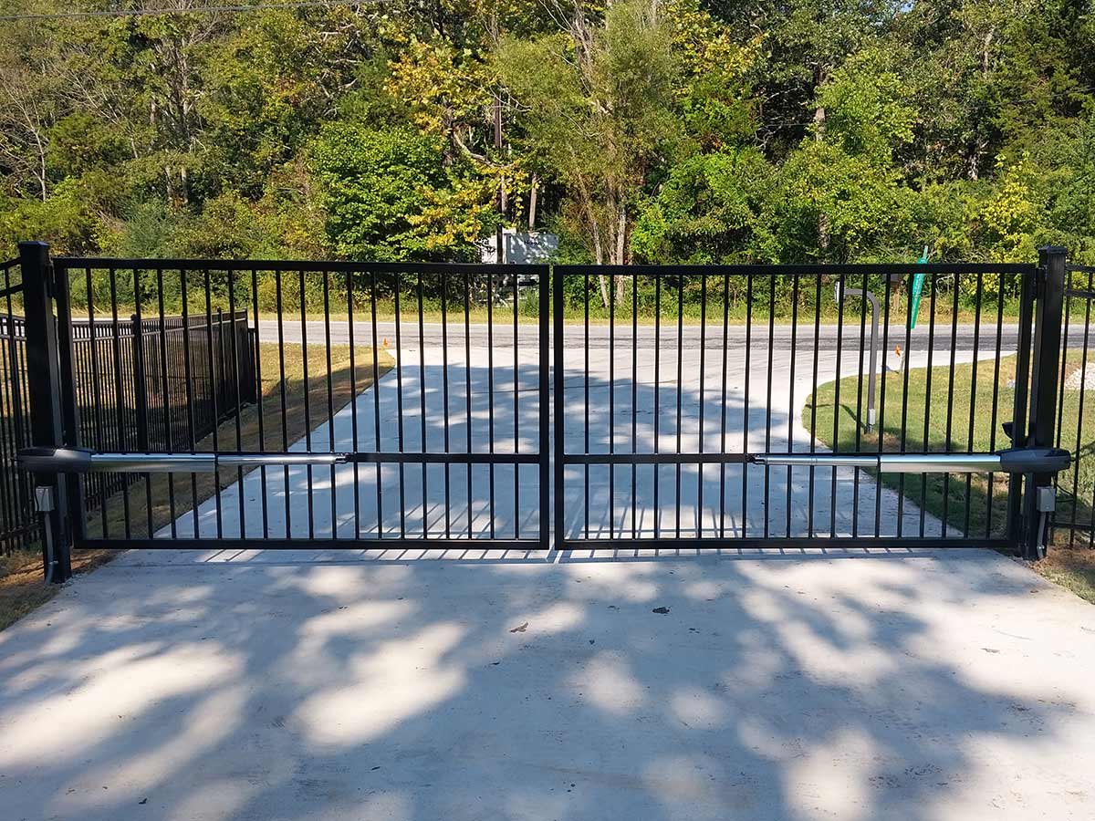 Custom gate fence installation Arkansas